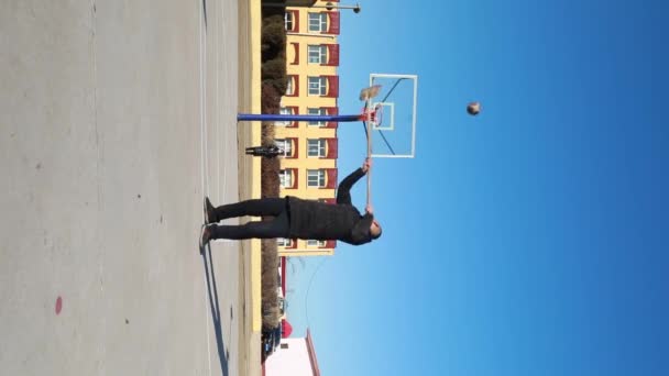 Lannan County Provincie Hebei Čína Prosince 2020 Muž Hodí Tříbodový — Stock video