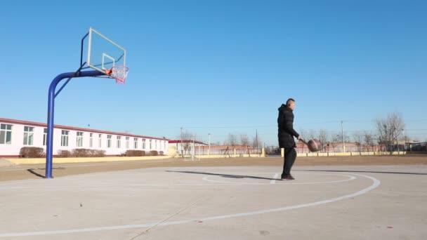 루아칸 카운티 허베이성 2020 농구장에 스페이드로 뒷면에서 — 비디오