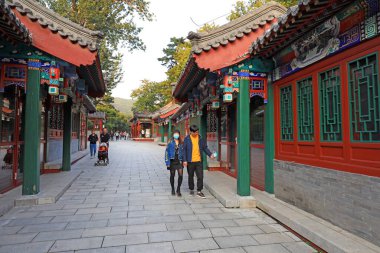 Pekin, Çin - 3 Ekim 2020: Hongluo Tapınağı Kültür Koridorunun mimari manzarası