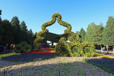 Pekin Tiantan Parkı 'nda yeşil bitki heykeli