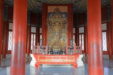 Pekin, Çin - 6 Ekim 2020: Pekin 'deki yazlık sarayın Budist Pavyonu' nda bin kişi Avalokitesvara 'yı teslim etti