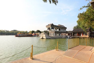 Pekin, Çin - 6 Ekim 2020: Pekin 'deki yazlık sarayda kayalar oyuldu