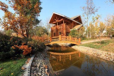 Kulübeler botanik bahçesinde.