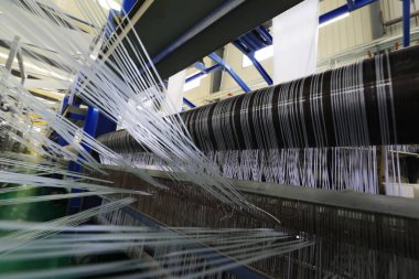 Kuzey Çin 'deki bir ambalaj ürünleri işleme hattında mekanik ekipman.