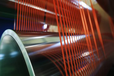 Kuzey Çin 'deki bir ambalaj ürünleri işleme hattında mekanik ekipman.