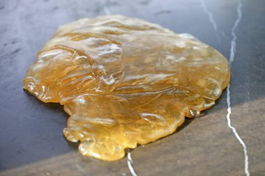 Beyaz granüllü şekerden yapılan sıvı