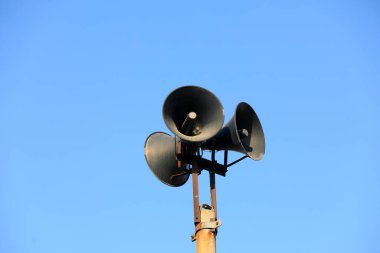 Mavi gökyüzündeki Çin 'in kırsal hoparlörleri