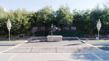 LUANNAN COUNTY, Hebei Eyaleti, Çin - 16 Eylül 2020: Antik Çin süvari heykeli