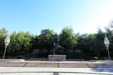 LUANNAN COUNTY, Hebei Eyaleti, Çin - 16 Eylül 2020: Antik Çin süvari heykeli