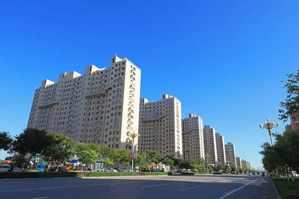 LUANNAN COUNTY, Hebei Eyaleti, Çin - 16 Eylül 2020: Kentsel mimari manzarası