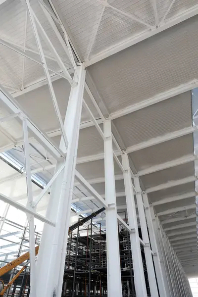 Kuzey Çin 'deki fabrika şantiyesinde çelik kiriş kirişi.