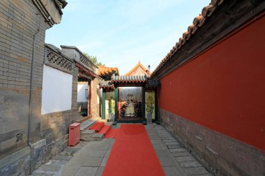 Pekin, Çin - 6 Ekim 2020: Çin İmparatoriçesi Cixi 'nin fotoğrafları Pekin' deki yazlık sarayının duvarına asıldı.