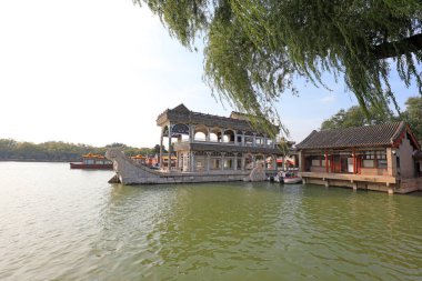 Pekin, Çin - 6 Ekim 2020: Pekin 'deki yazlık sarayda kayalar oyuldu