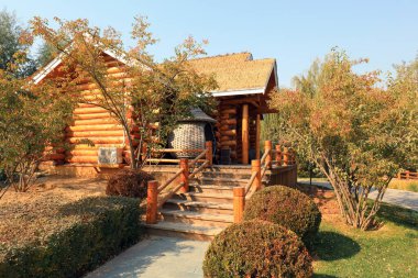 Kulübeler botanik bahçesinde.