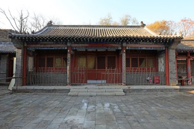 Qianxi Eyaleti, Hebei Eyaleti, Çin - 4 Kasım 2020: Antik tapınak mimari manzarası, Kuzey Çin