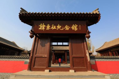 Qianxi Eyaleti, Hebei Eyaleti, Çin - 5 Kasım 2020: Han Dongzheng Anıt Salonu Kapısı