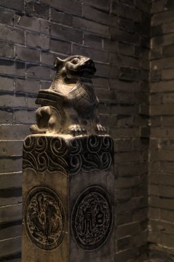 Fengrun Bölgesi, Çin - 22 Aralık 2020: Geleneksel Çin taş oymaları Hebei Eyaleti, Çin 'de bir parkta