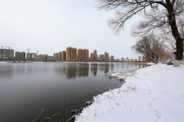 Kıyı kenti, Kuzey Çin 'in karlı manzarası