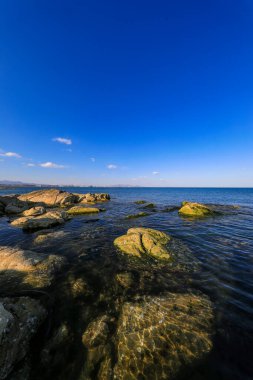 Deniz kenarındaki kayaların doğal manzarası, Kuzey Çin