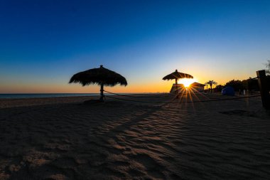 Akşamları kumsal manzarası, Kuzey Çin