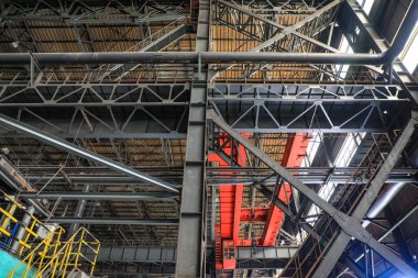 Çelik fabrikasının çelik kiriş kirişi.