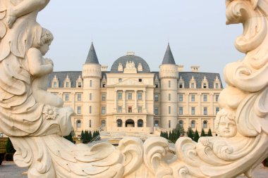 BEIJING - 23 Ekim: Avrupa tarzı bir peyzaj mimarisi, 23 Ekim 2014, Pekin, Çin