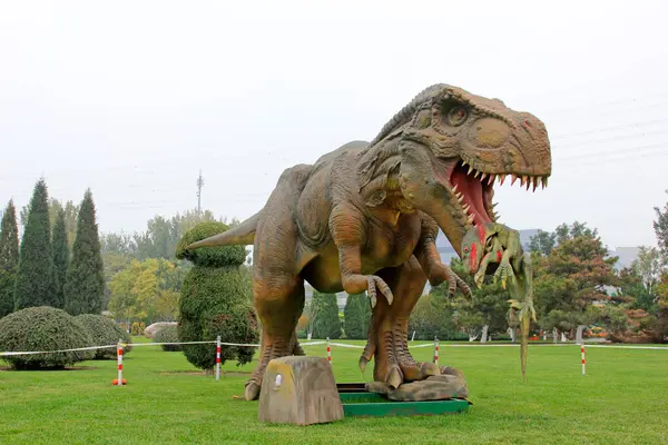 BEIJING - 23 Ekim: Dinozor modeli 23 Ekim 2014 tarihinde, Pekin, Çin