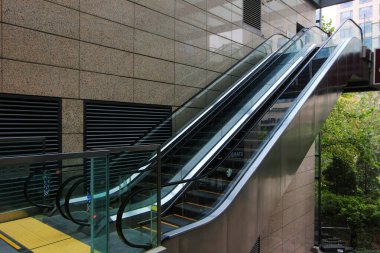 Cam otomatik asansör, fotoğrafa yakın çekim.