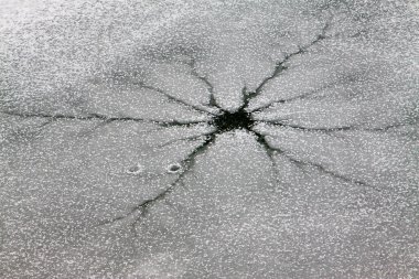 Kışın, Çin nehir üzerinde kırık buz