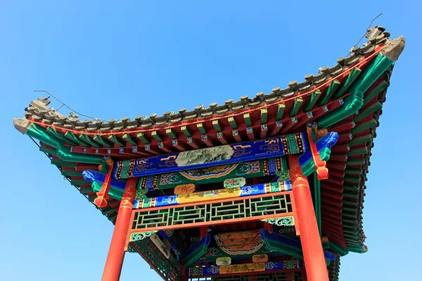 Geleneksel Çin tarzı pavyon saçakları, fotoğrafa yakın çekim