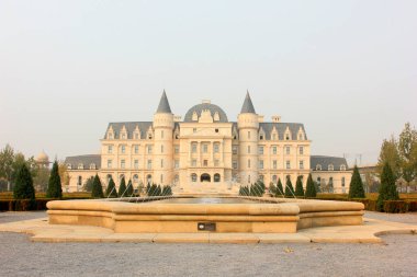 BEIJING - 23 Ekim: Avrupa tarzı bir peyzaj mimarisi, 23 Ekim 2014, Pekin, Çin