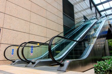 Cam otomatik asansör, fotoğrafa yakın çekim.