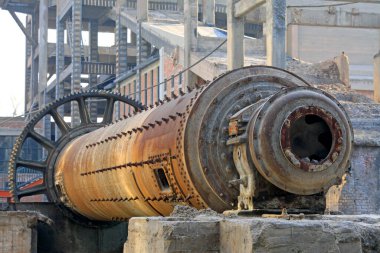 TANGSHAN ŞEHRİ - Kasım 18: Enkaz mekanik ekipman ve binalar, 18 Kasım 2014, Tangshan City, Hebei Eyaleti, Çin