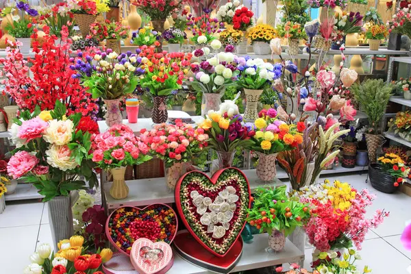 Dükkanda çiçek aranjmanı, fotoğrafa yakın çekim