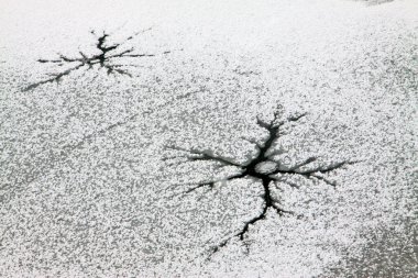 Kışın, Çin nehir üzerinde kırık buz