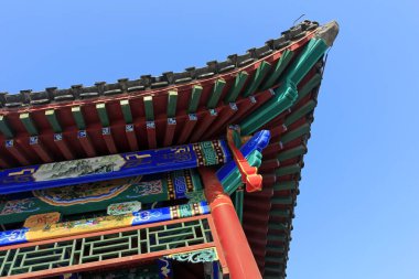 Geleneksel Çin tarzı pavyon saçakları, fotoğrafa yakın çekim