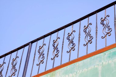 Demir metal süslemeler yaptım.