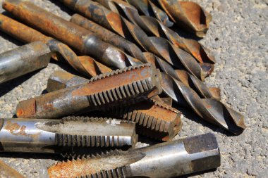 Oksitlenme paslanmış metal parçası, fotoğrafa yakın çekim.