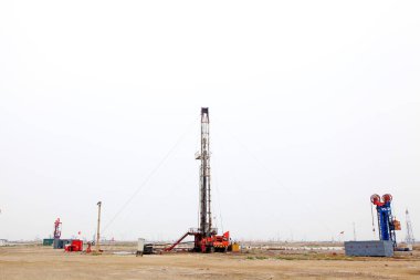 Çin 'de Jidong petrol sahasında sondaj, fotoğrafa yakın çekim.