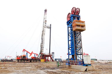 Çin 'de Jidong petrol sahasında sondaj, fotoğrafa yakın çekim.