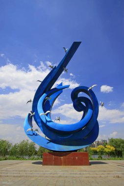 Heykel, Çin 'de bir parkı resmediyor.