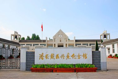 Luannan İlçesi - 2 Temmuz 2015 'te Pandai köyü katliam anıtı kapısı, Luannan ilçesi, Hebei ili, Çin