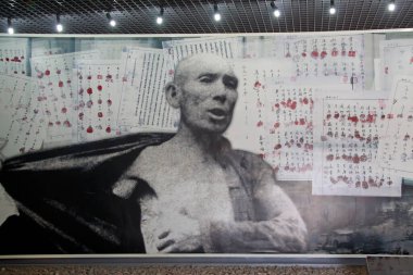 Luannan İlçesi - 2 Temmuz 2015 'te Pandai Köyü Katliamı Anıtı' nda sergi salonu, Luannan County, Hebei Eyaleti, Chin