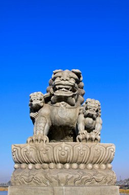 taş aslan köprüde, Çin
