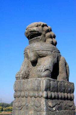 taş aslan köprüde, Çin