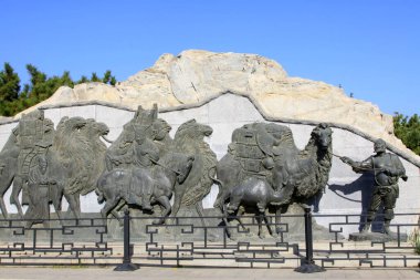 Pekin - 1 Kasım 2015: Parkta bronz heykel, Pekin, Çin, 1 Kasım 201