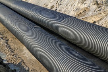 Siyah plastik boru, yakın plan fotoğraf.