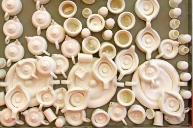 Çaydanlık yığınları fotoğrafa yakın çekim yapıyor.