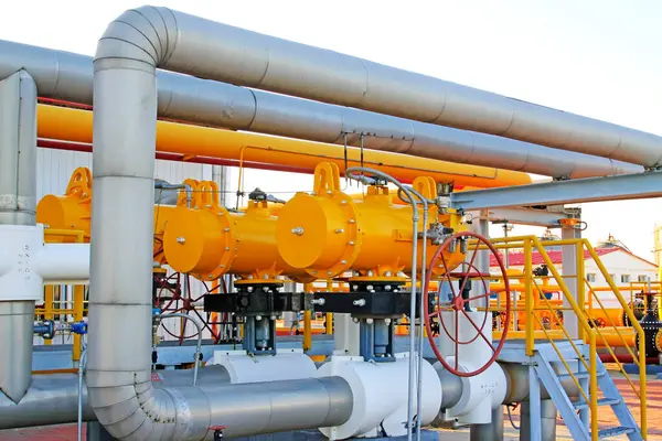 Oil Refinery Pipeline Facilities Closeup Photo — Zdjęcie stockowe