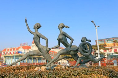 Parktaki heykel figürleri, Beidaihe, Çin